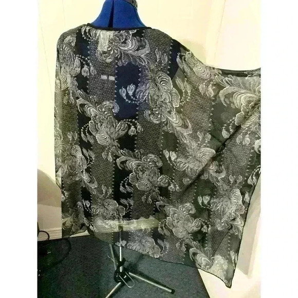 Soft surrounding one size shirt black with beading, Boho, Romantic, Comfy - Picture 4 of 9